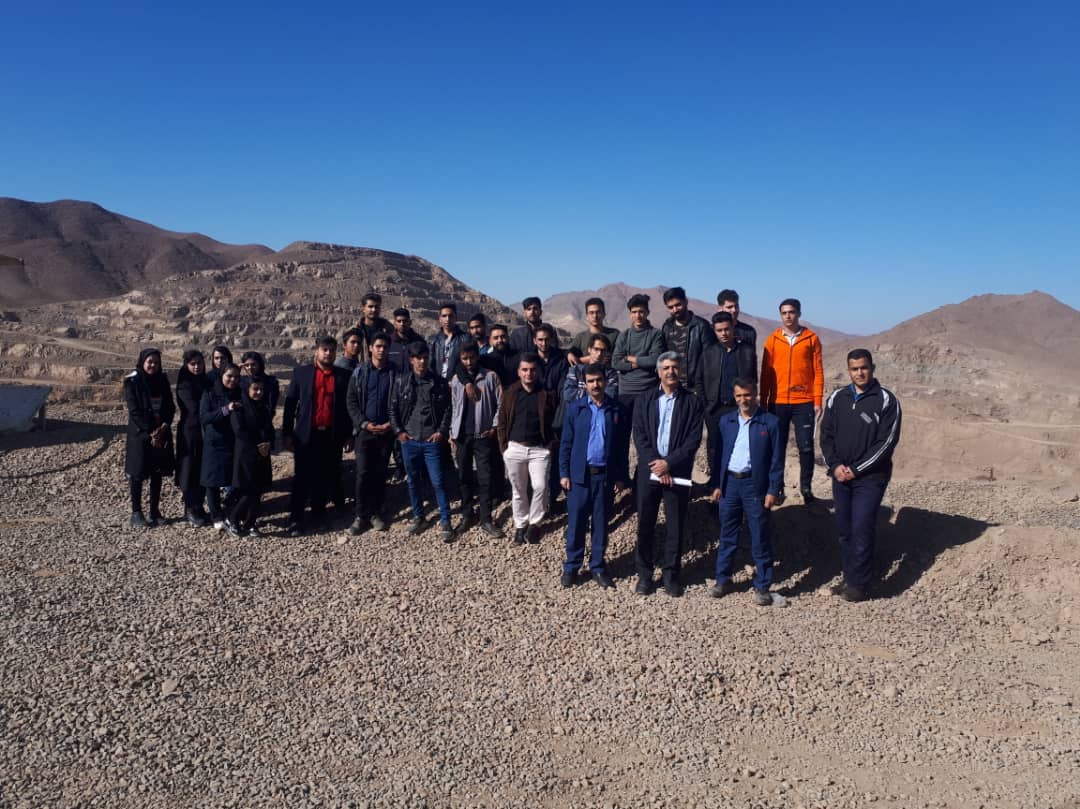 بازدید دانشجویان مجتمع از معدن سنگ آهن جلال آباد